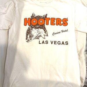 Hooters Las Vegas Gildan White Tee with Orange Graphic boys size Small